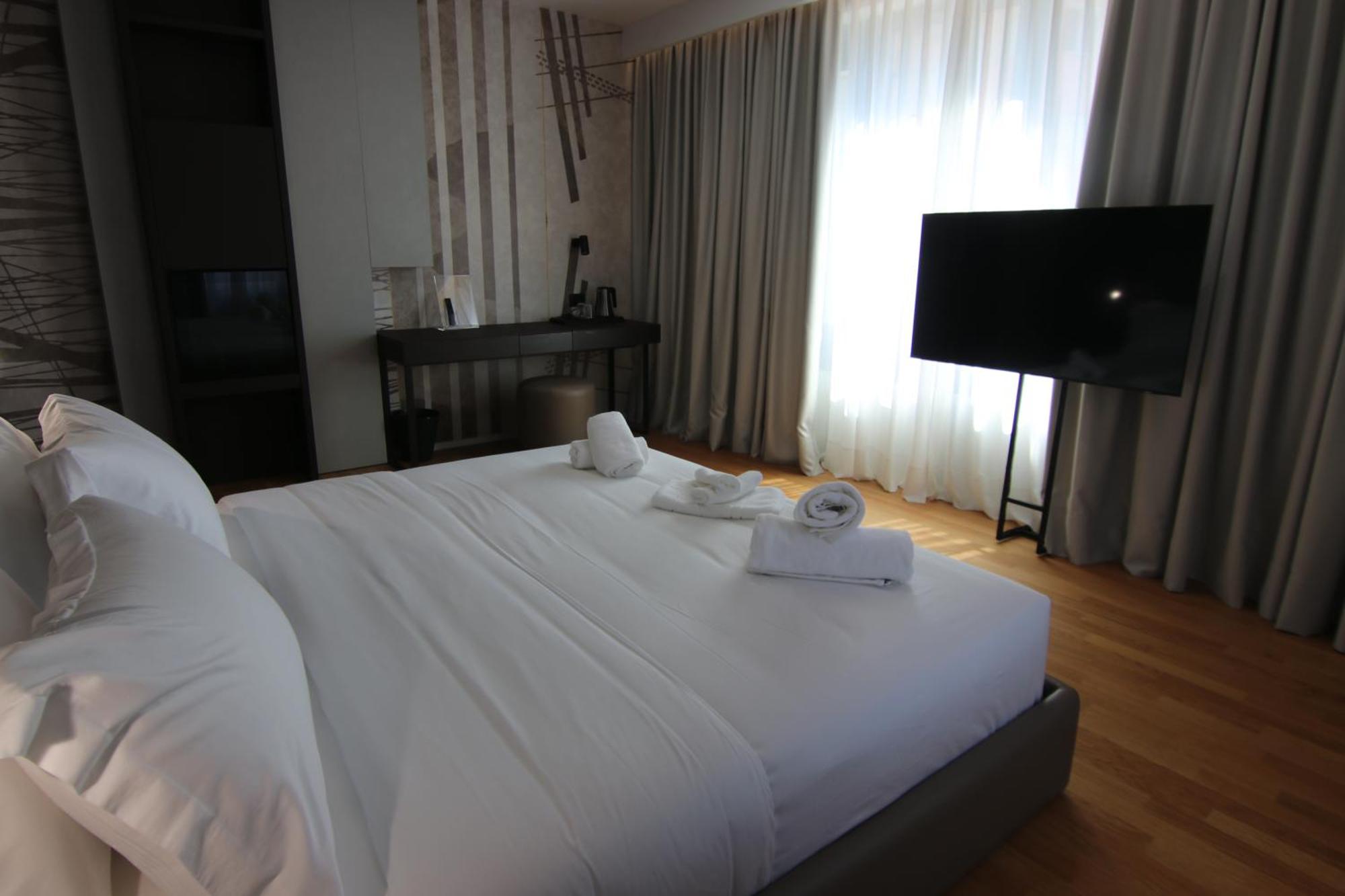 Boutique Hotel Adelar Тирана Екстер'єр фото